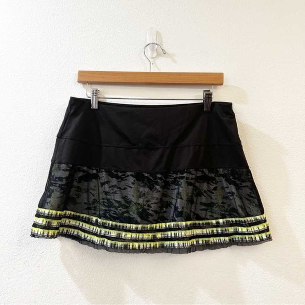 Lucky In Love Women’s Black and Neon Green Tennis Skort Size Large 12
